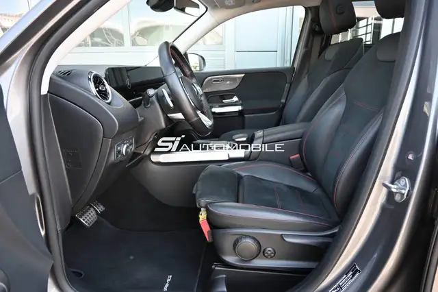 Mercedes-Benz GLB view 10