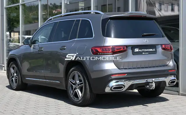 Mercedes-Benz GLB view 3