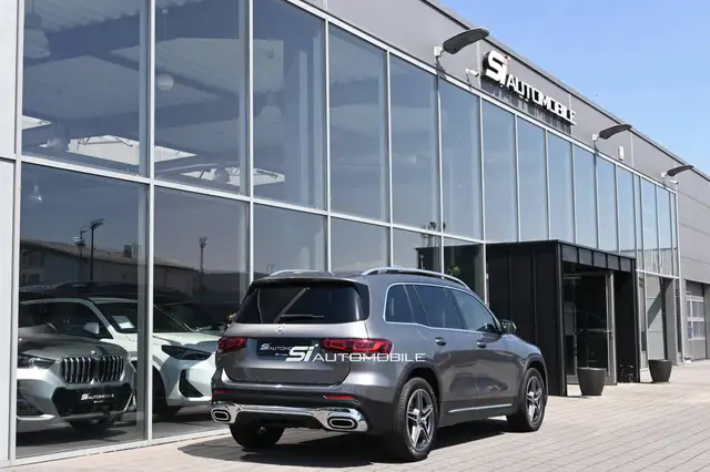 Mercedes-Benz GLB view 5