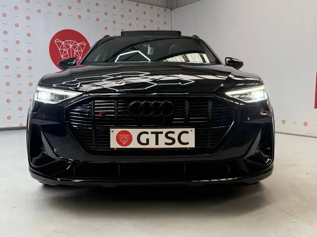 Audi E-Tron S view 13