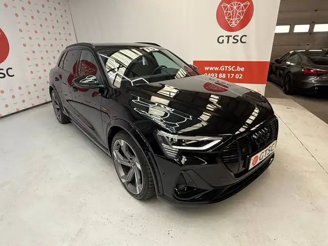 Audi E-Tron S view 15