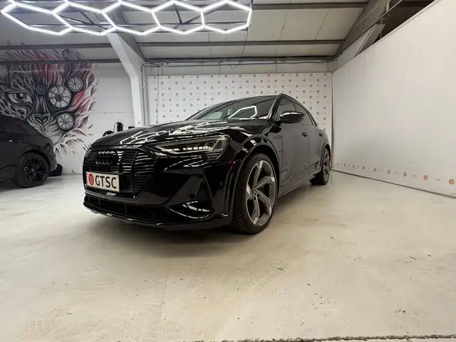 Audi E-Tron S view 11