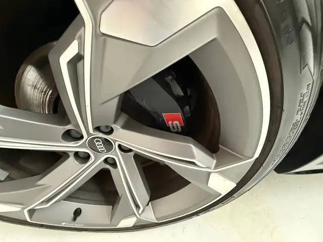 Audi E-Tron S view 10