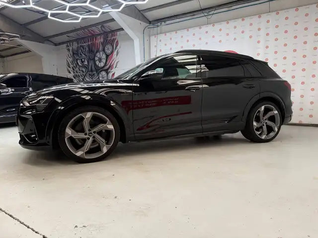 Audi E-Tron S view 4