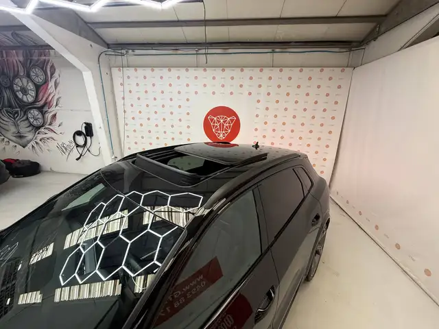 Audi E-Tron S view 8