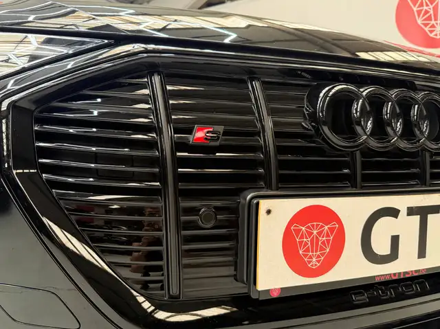Audi E-Tron S view 7