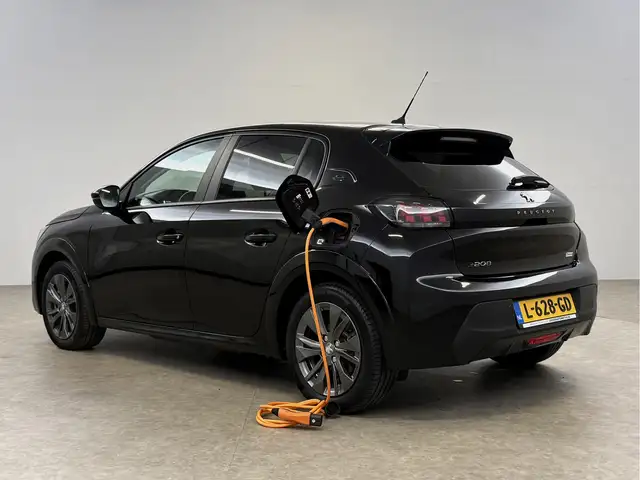 Peugeot E-208 view 3