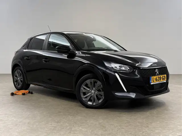 Peugeot E-208 view 6