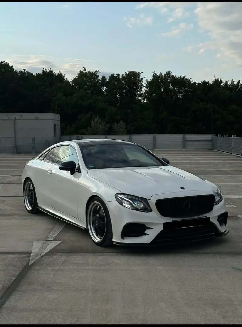 Mercedes-Benz E 300 Coupe 9G-TRONIC AMG Line - 1