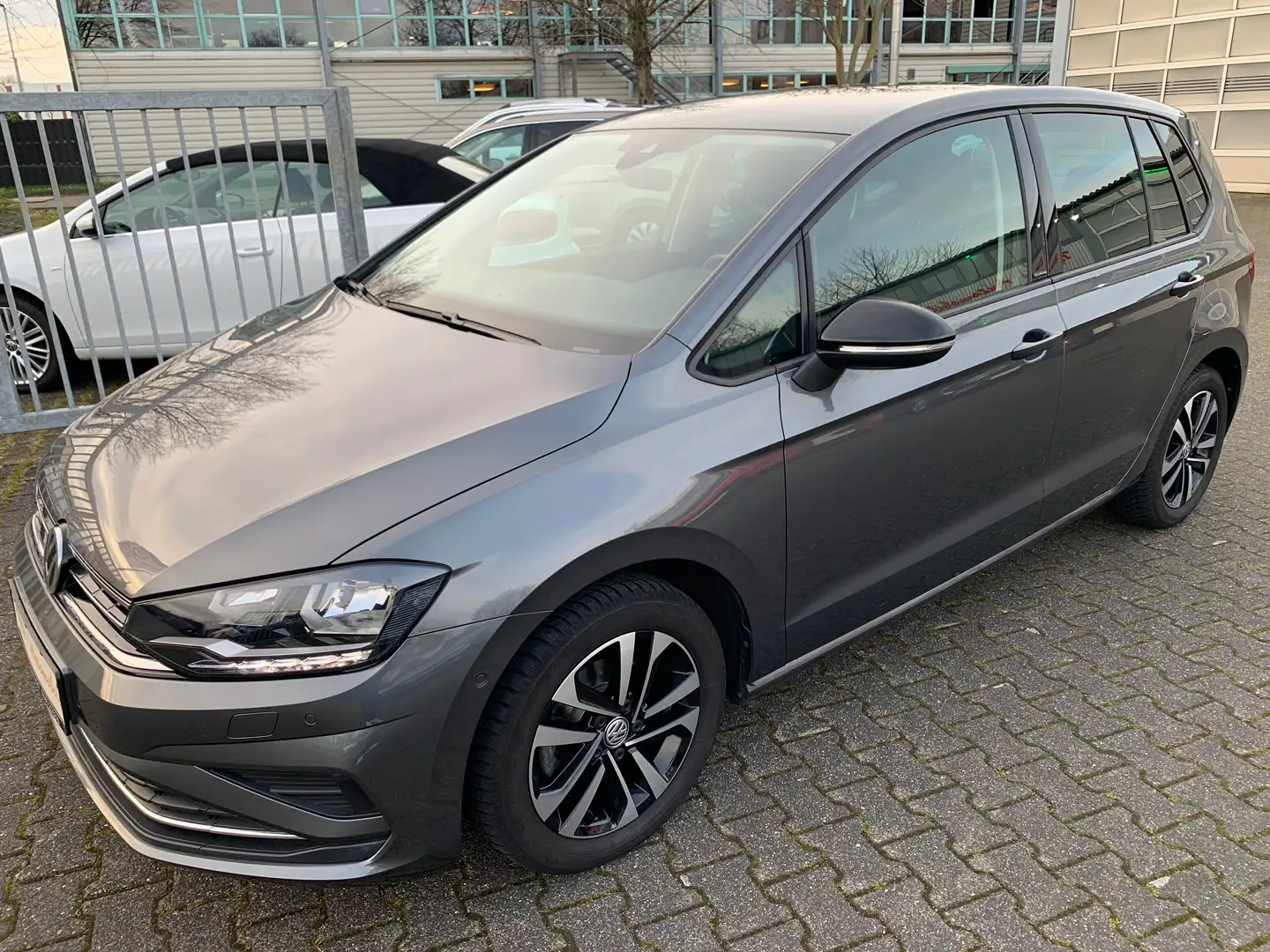 Volkswagen Golf Sportsvan IQ.DRIVE Alu-Klima-P.Assist-39 Tkm-Garantie 02/25 Grau - 1