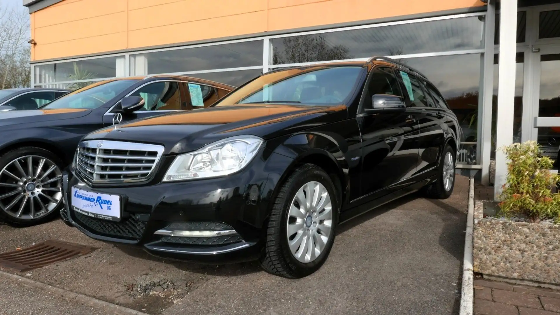 Mercedes-Benz C 180 T CGI BlueEfficiency Noir - 1