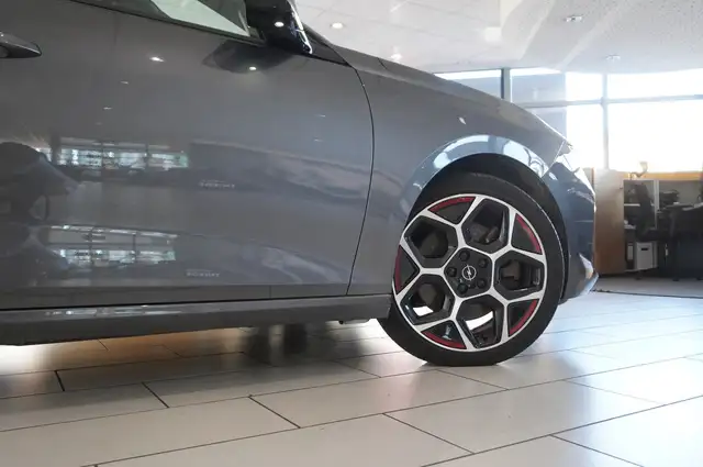Opel Astra view 8