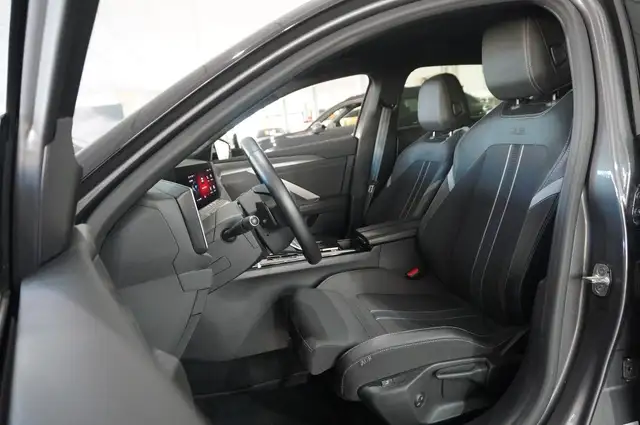 Opel Astra view 18