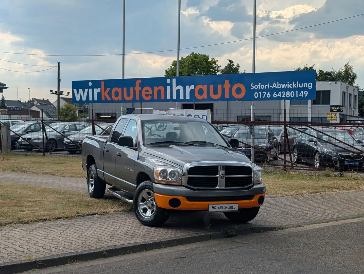 Dodge RAM 1500*AUTOMATIK*AHK*ZV-FUNK*6-SITZE !! Grau - 1