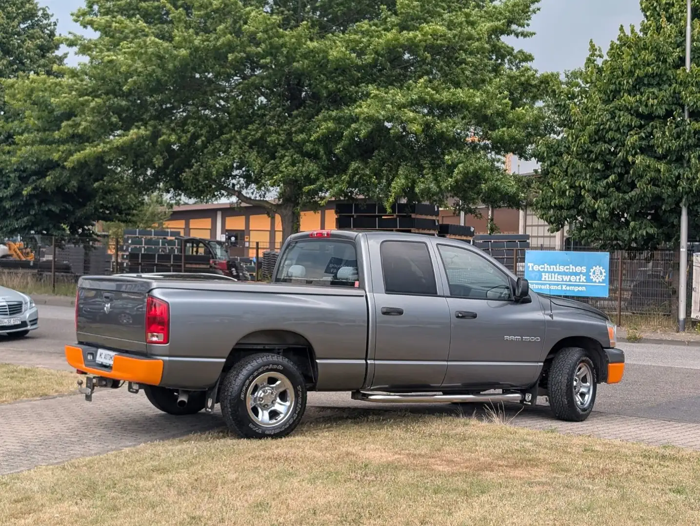 Dodge RAM 1500*AUTOMATIK*AHK*ZV-FUNK*6-SITZE !! Grau - 2