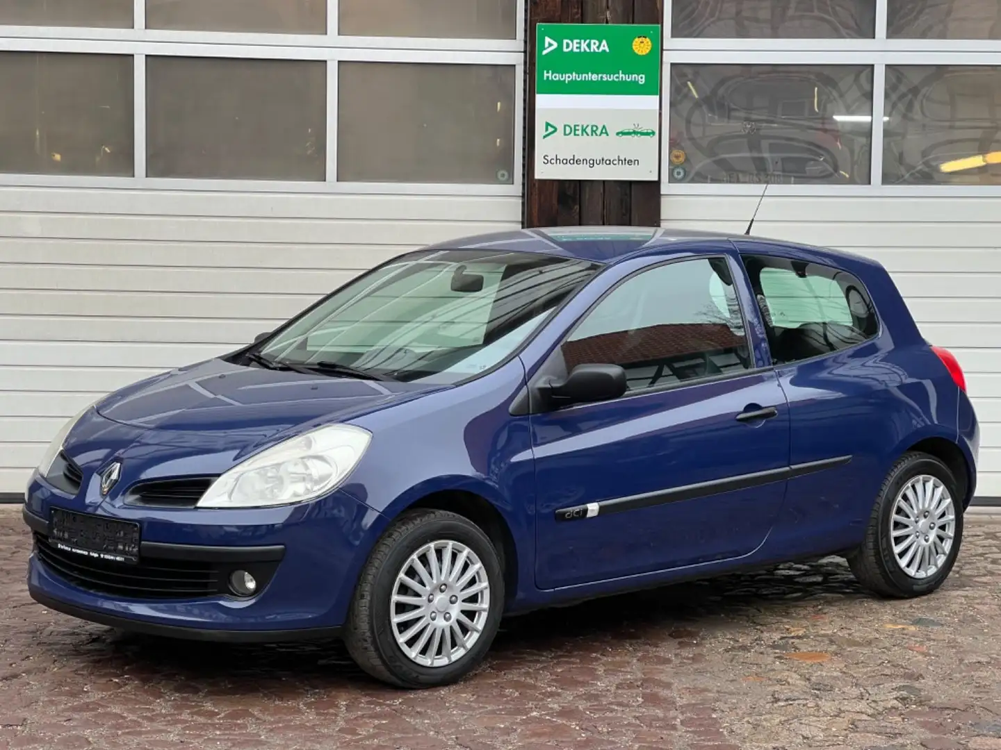Renault Clio III Authentique Blau - 2