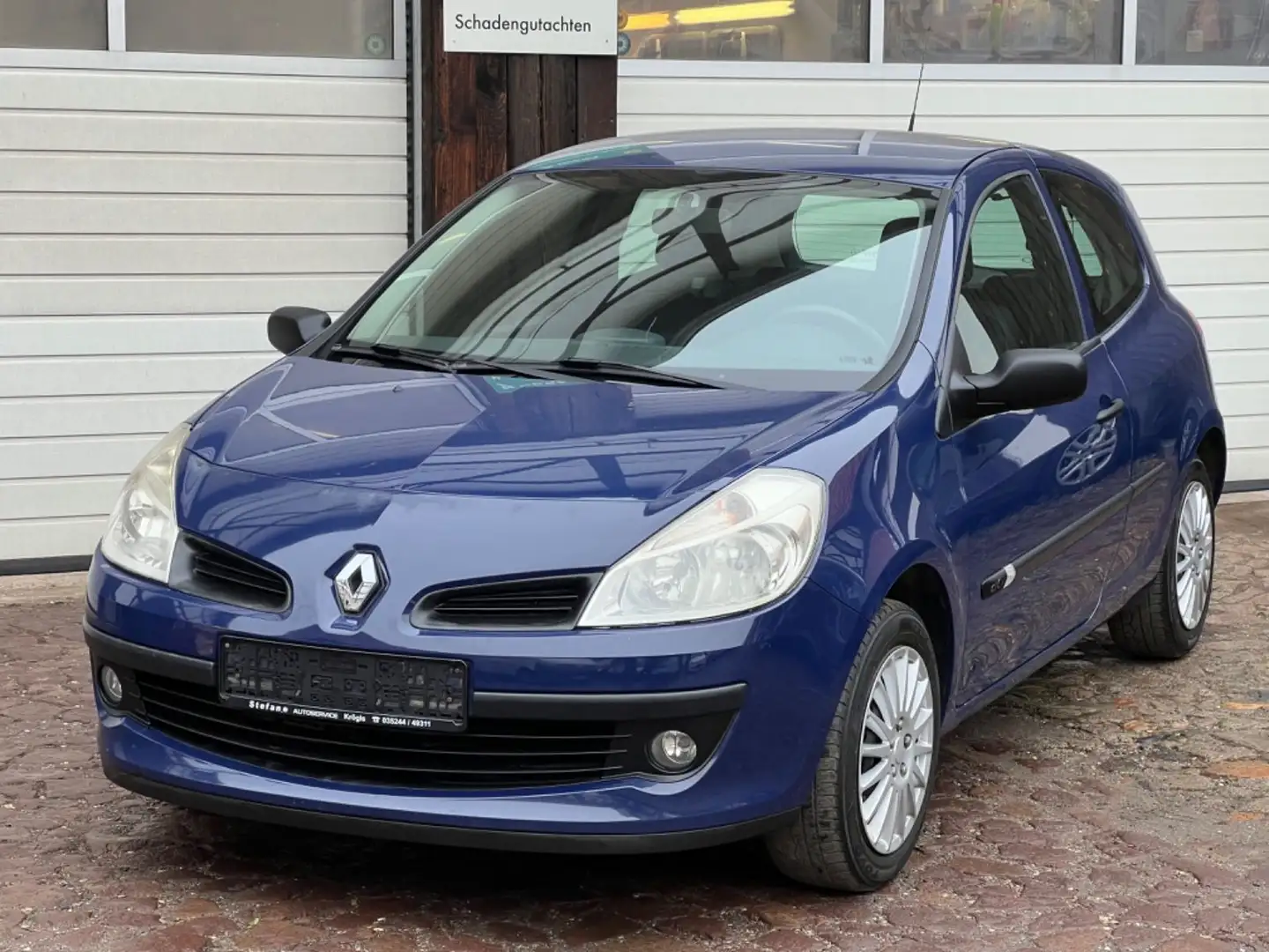 Renault Clio III Authentique Blau - 1