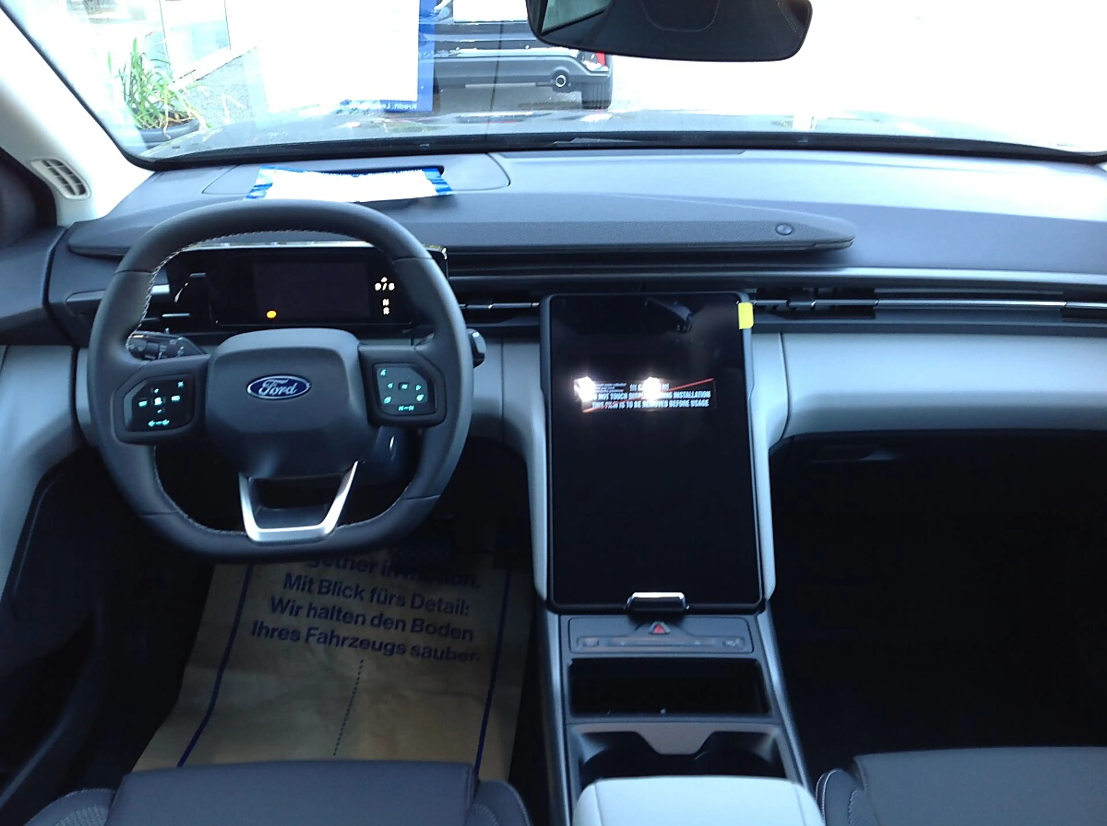 Ford Explorer Select RWD (Extended Range 79KWh) — photo 8