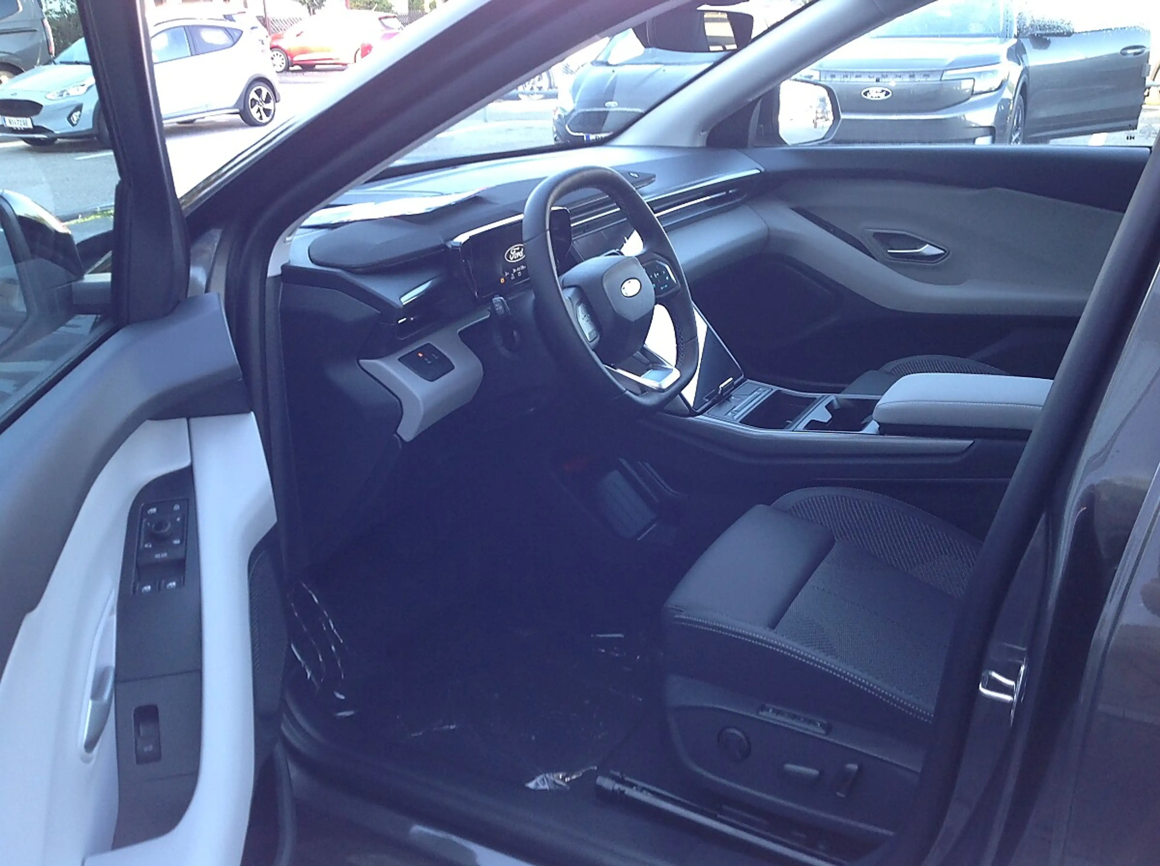 Ford Explorer Select RWD (Extended Range 79KWh) — photo 10
