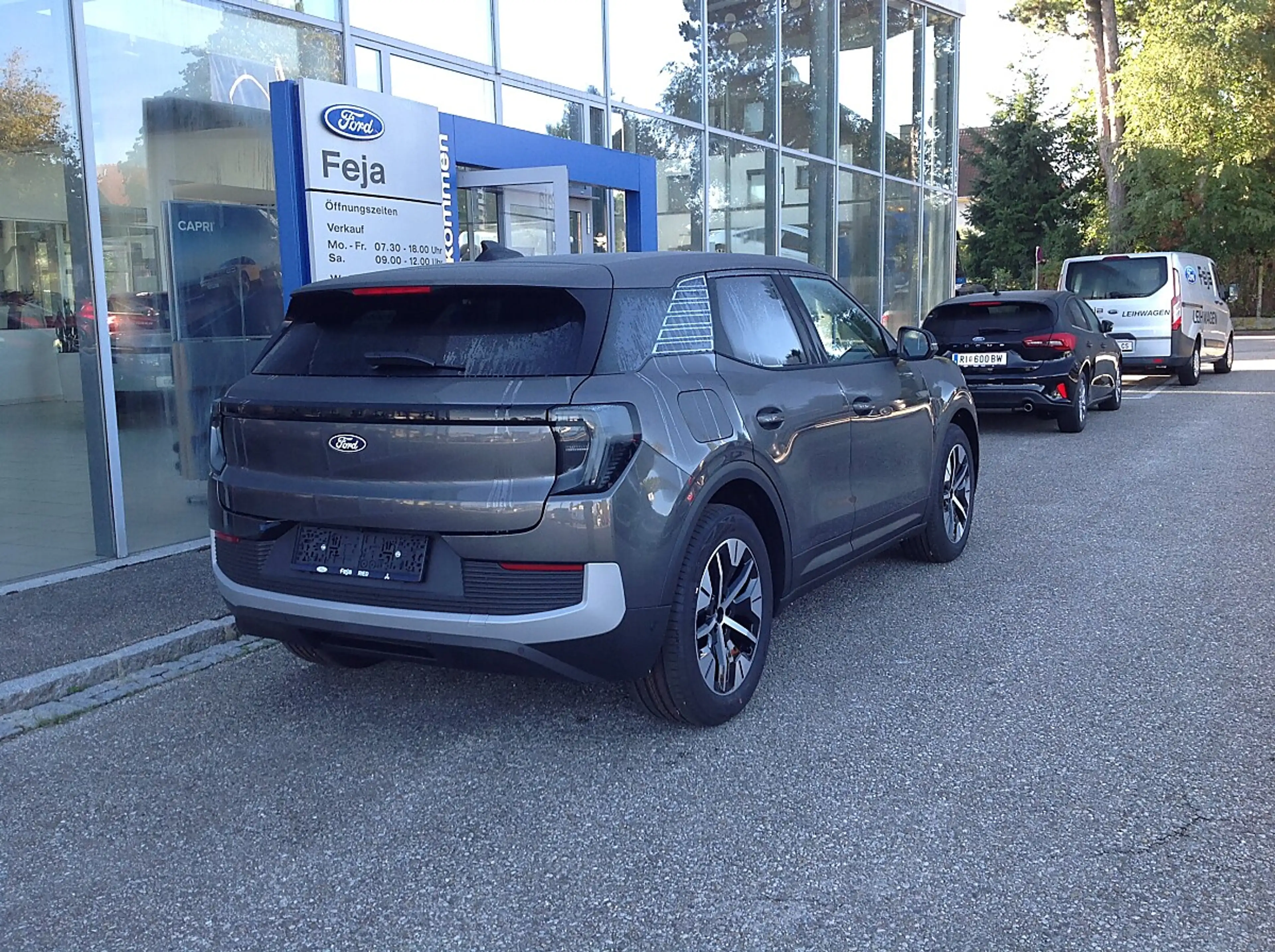 Ford Explorer Select RWD (Extended Range 79KWh) — photo 5