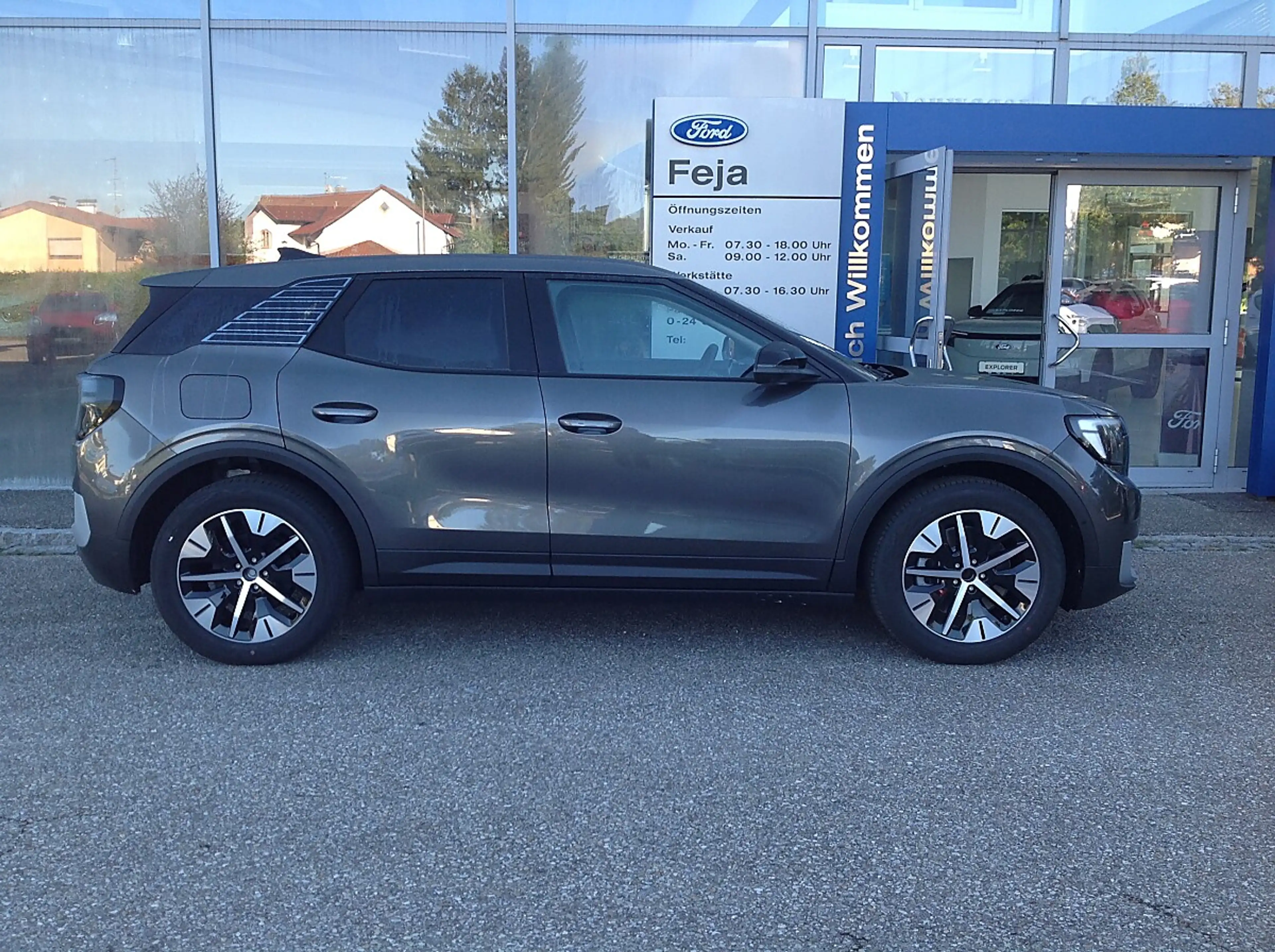 Ford Explorer Select RWD (Extended Range 79KWh) — photo 4