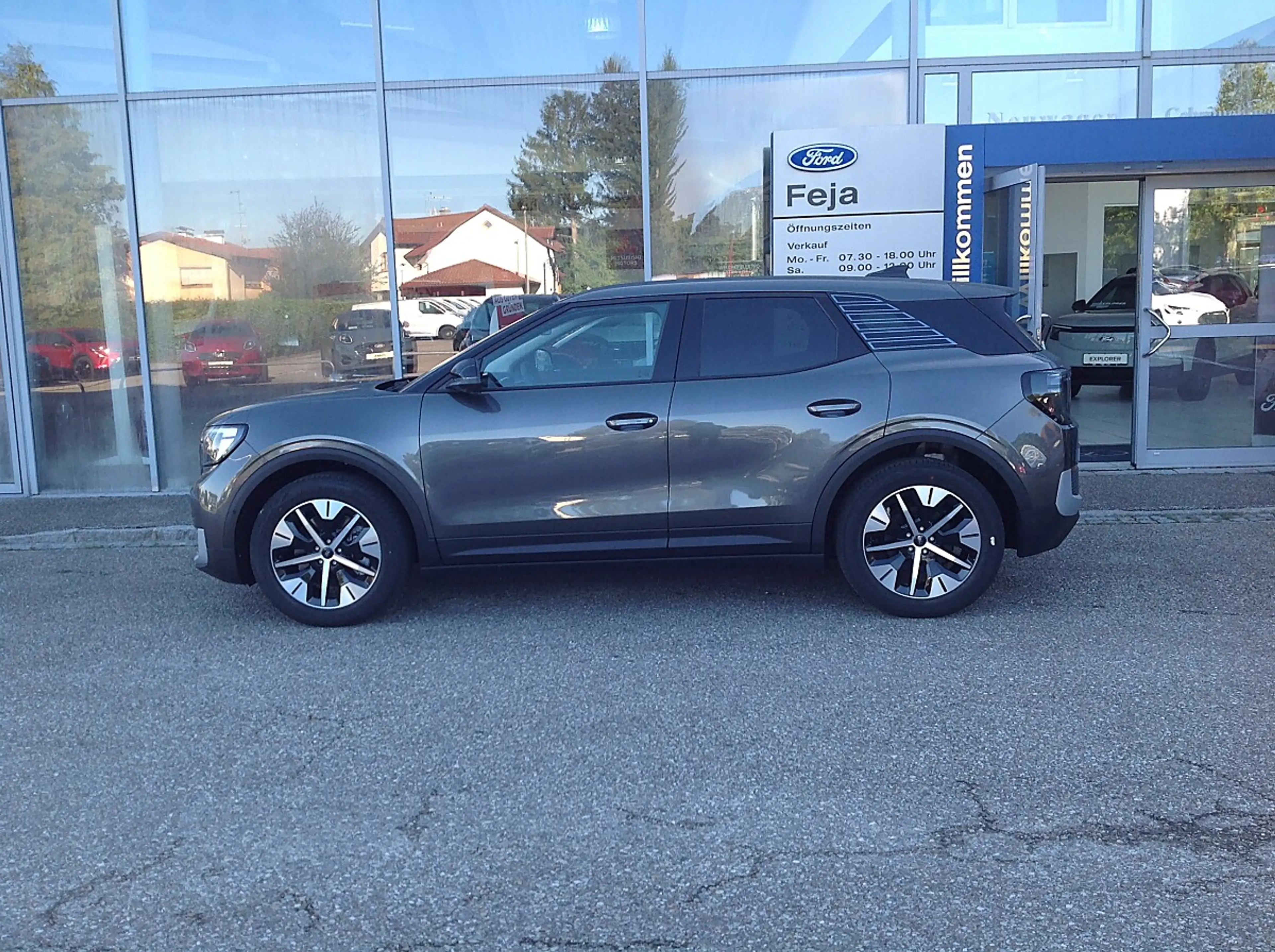 Ford Explorer Select RWD (Extended Range 79KWh) — photo 13