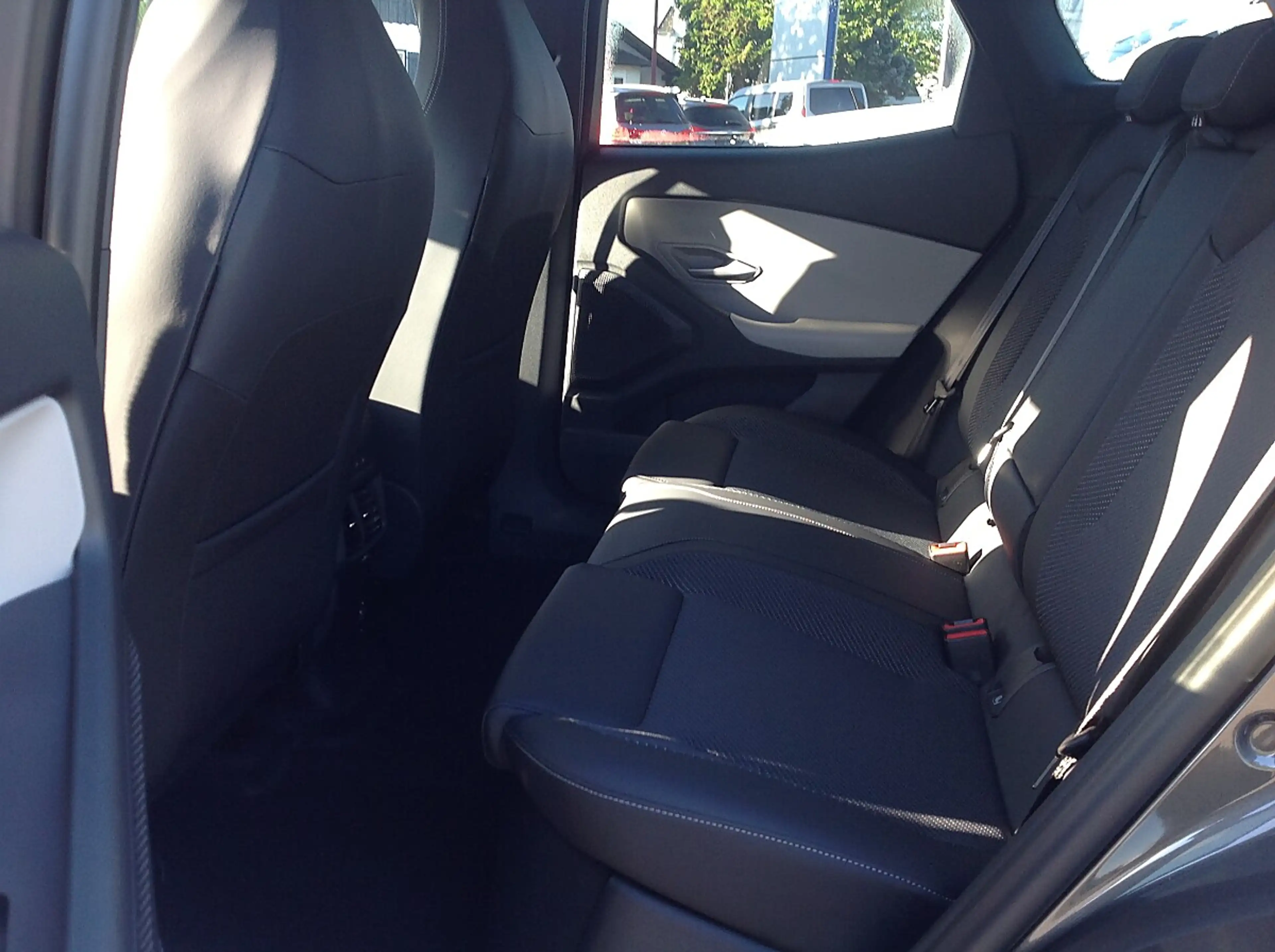 Ford Explorer Select RWD (Extended Range 79KWh) — photo 14