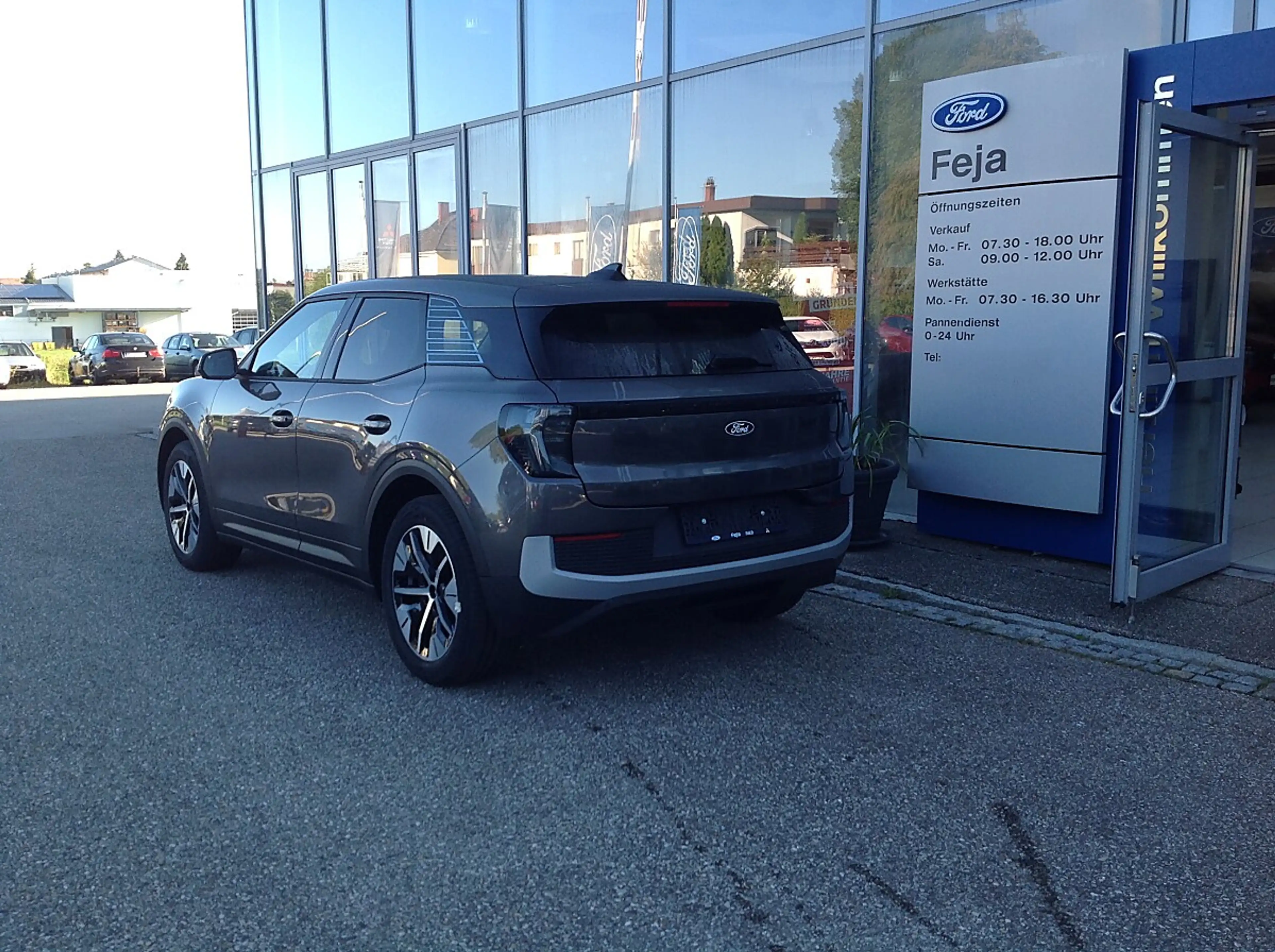 Ford Explorer Select RWD (Extended Range 79KWh) — photo 12