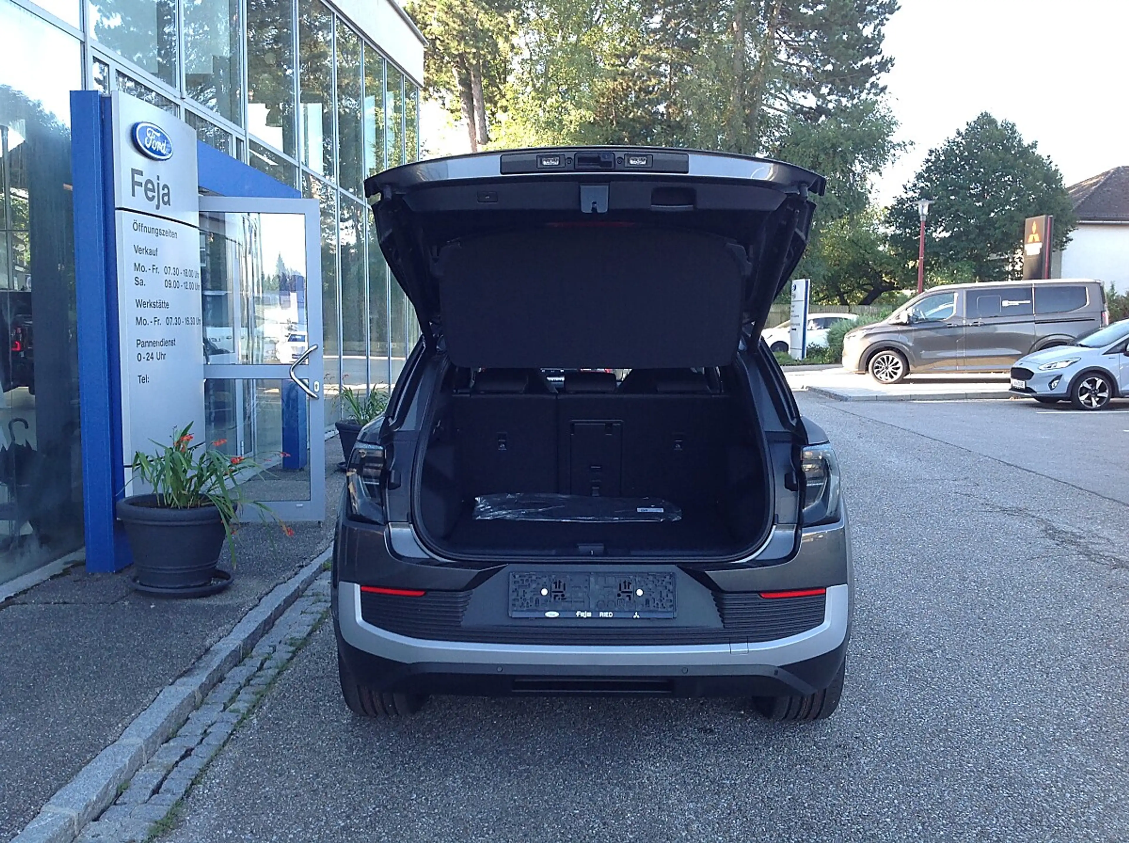 Ford Explorer Select RWD (Extended Range 79KWh) — photo 7