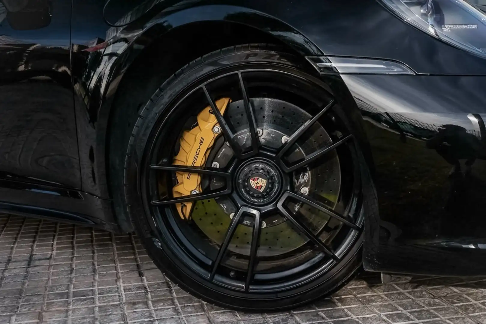 Porsche 992 Targa 4 GTS PDK Negro - 2