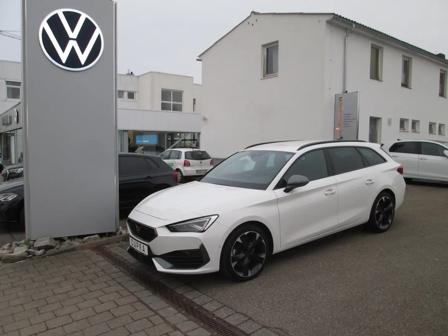 CUPRA Leon ST 2.0 TDI DSG AHK LED ACC MIRROR LINK SHZG PDC Weiß - 1