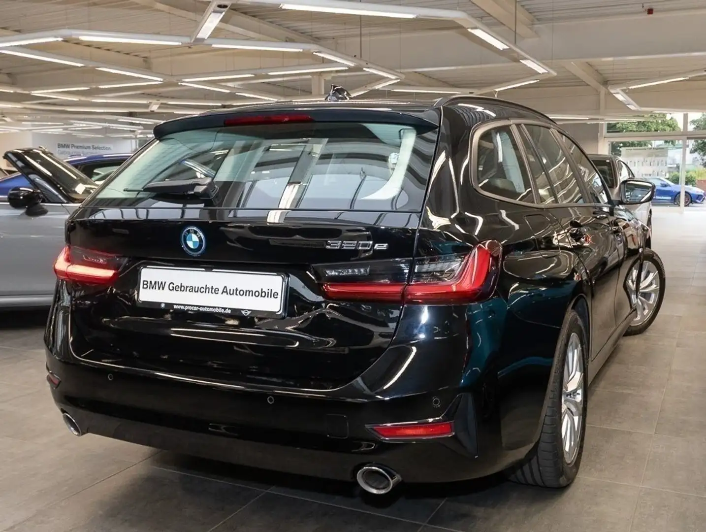 BMW 320 e Touring Advantage DAB LED WLAN Tempomat Zwart - 2