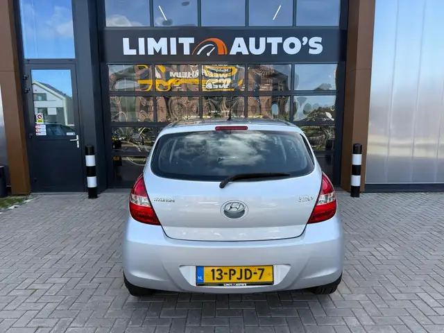 Hyundai i20 view 9