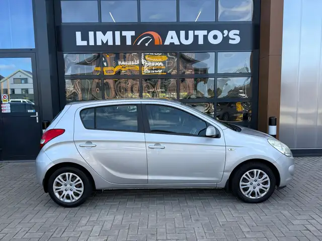 Hyundai i20 view 8