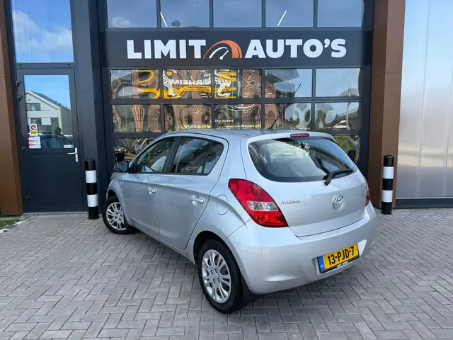 Hyundai i20 view 5