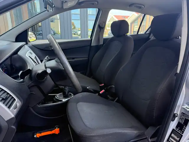 Hyundai i20 view 13
