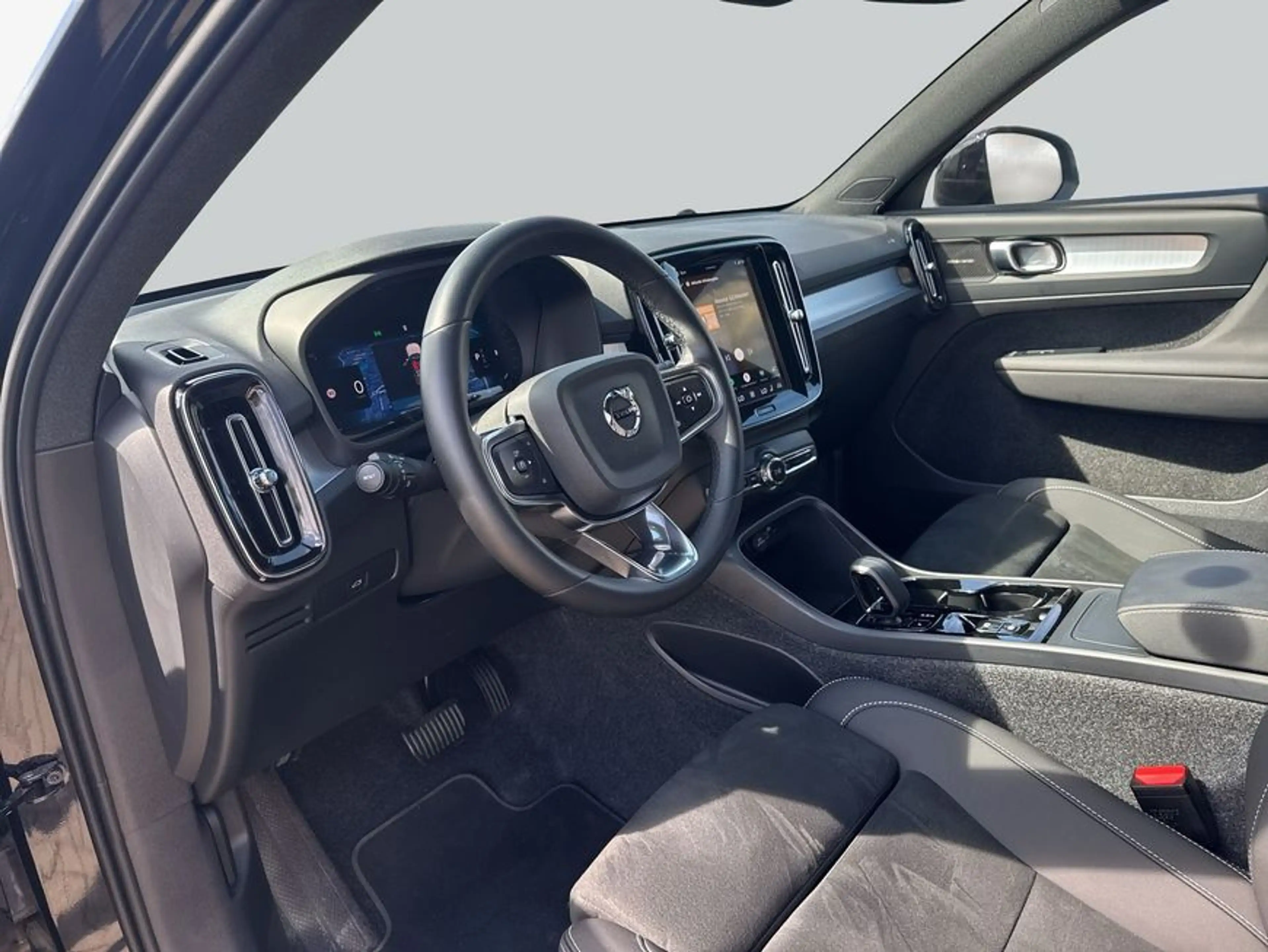 Volvo XC40 XC40 B3 B DKG Plus Black Edition — photo 10