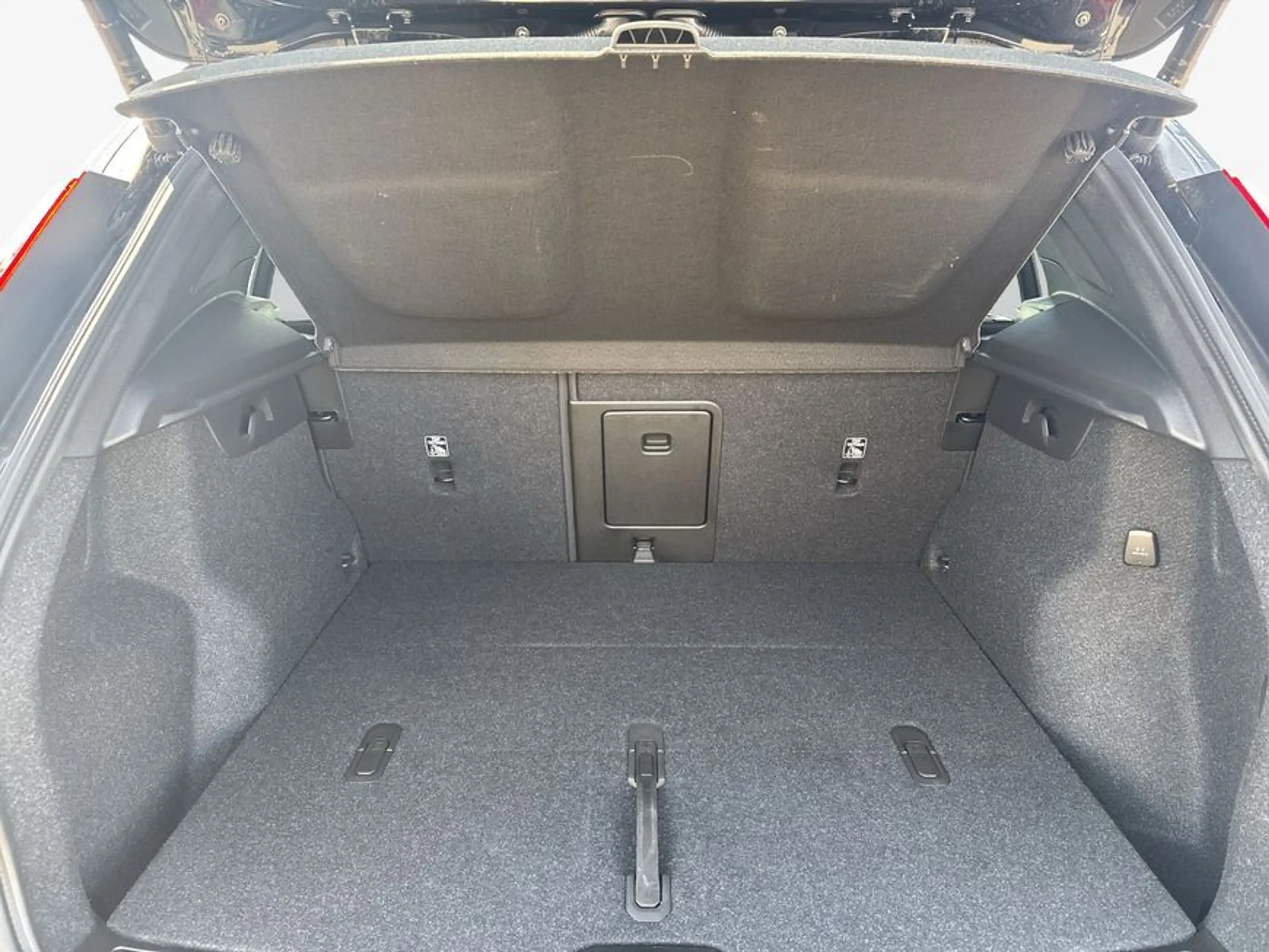 Volvo XC40 XC40 B3 B DKG Plus Black Edition — photo 8