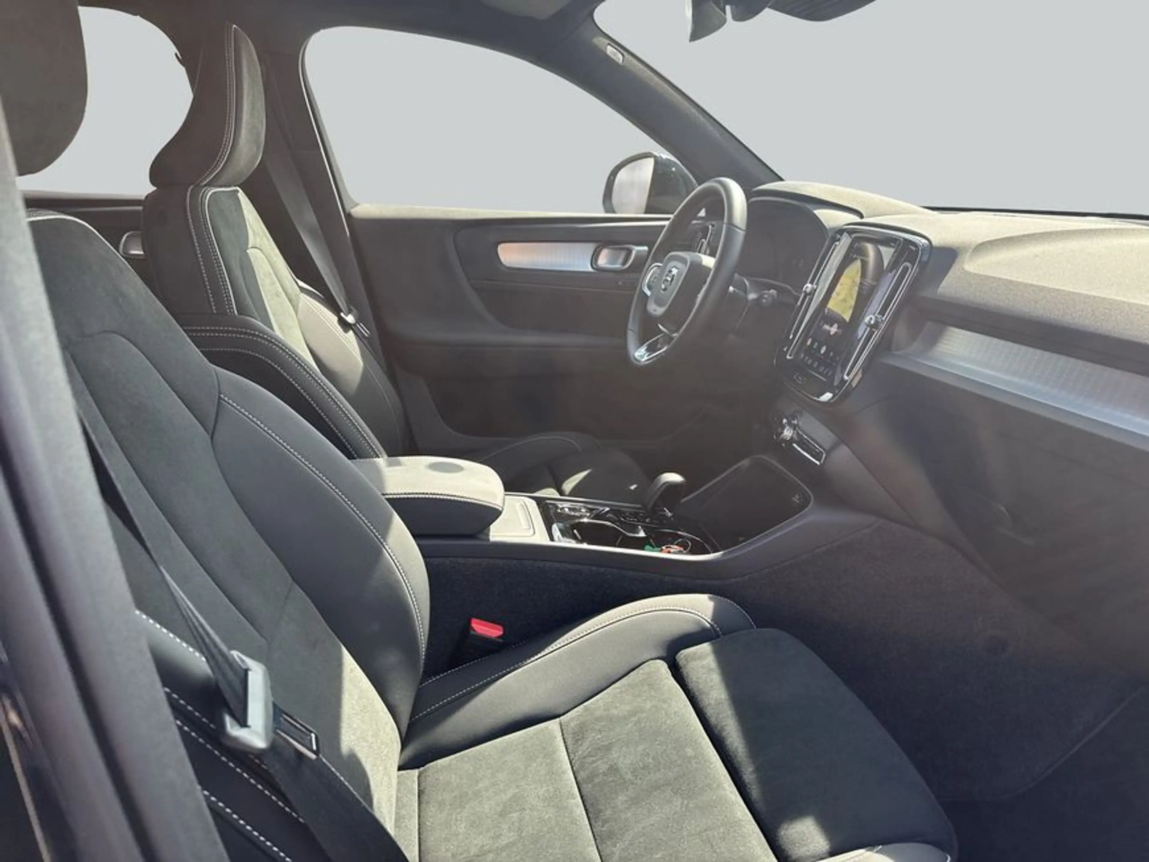 Volvo XC40 XC40 B3 B DKG Plus Black Edition — photo 12