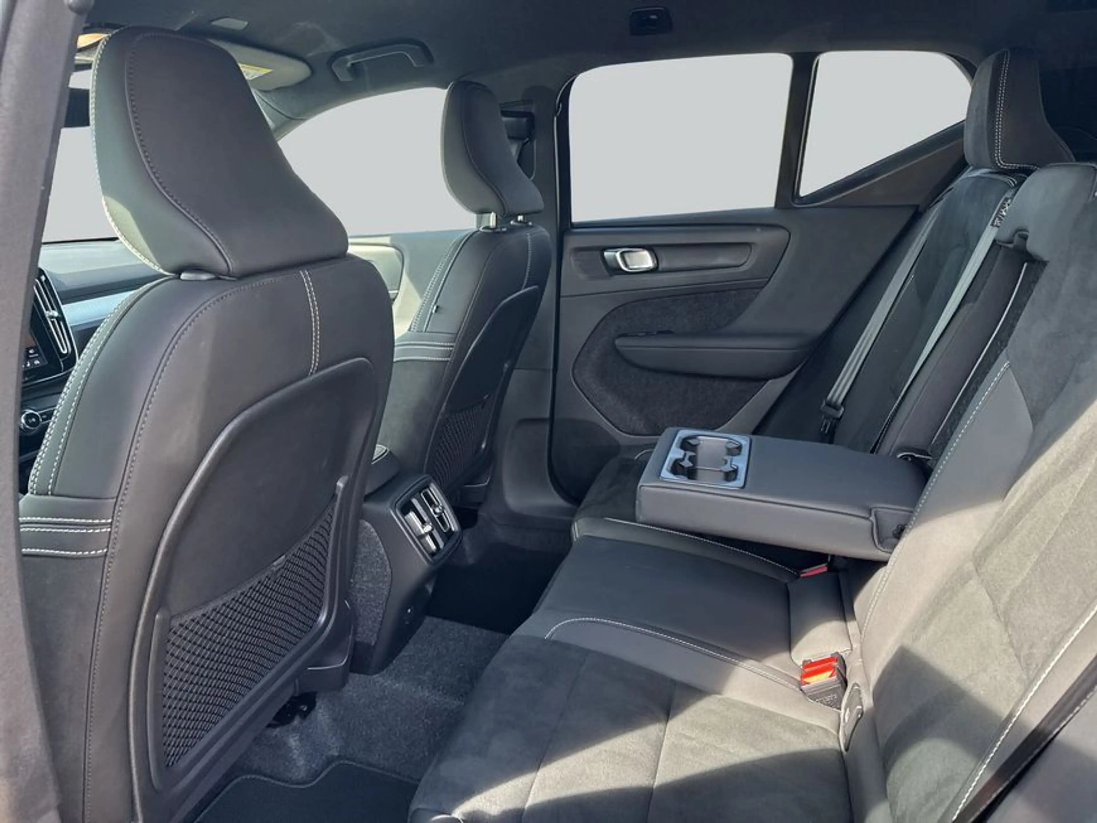 Volvo XC40 XC40 B3 B DKG Plus Black Edition — photo 11