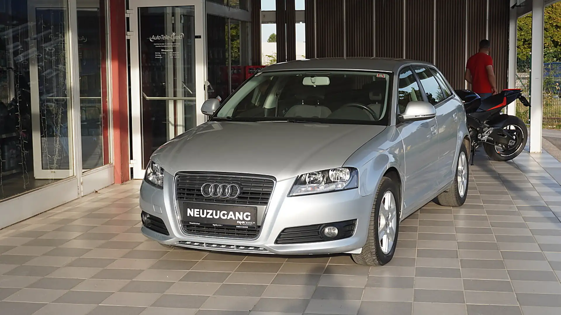 Audi A3 SB Attraction 1,6 TDI DPF//PICKERL//NEU//TOPZUS... Silber - 1
