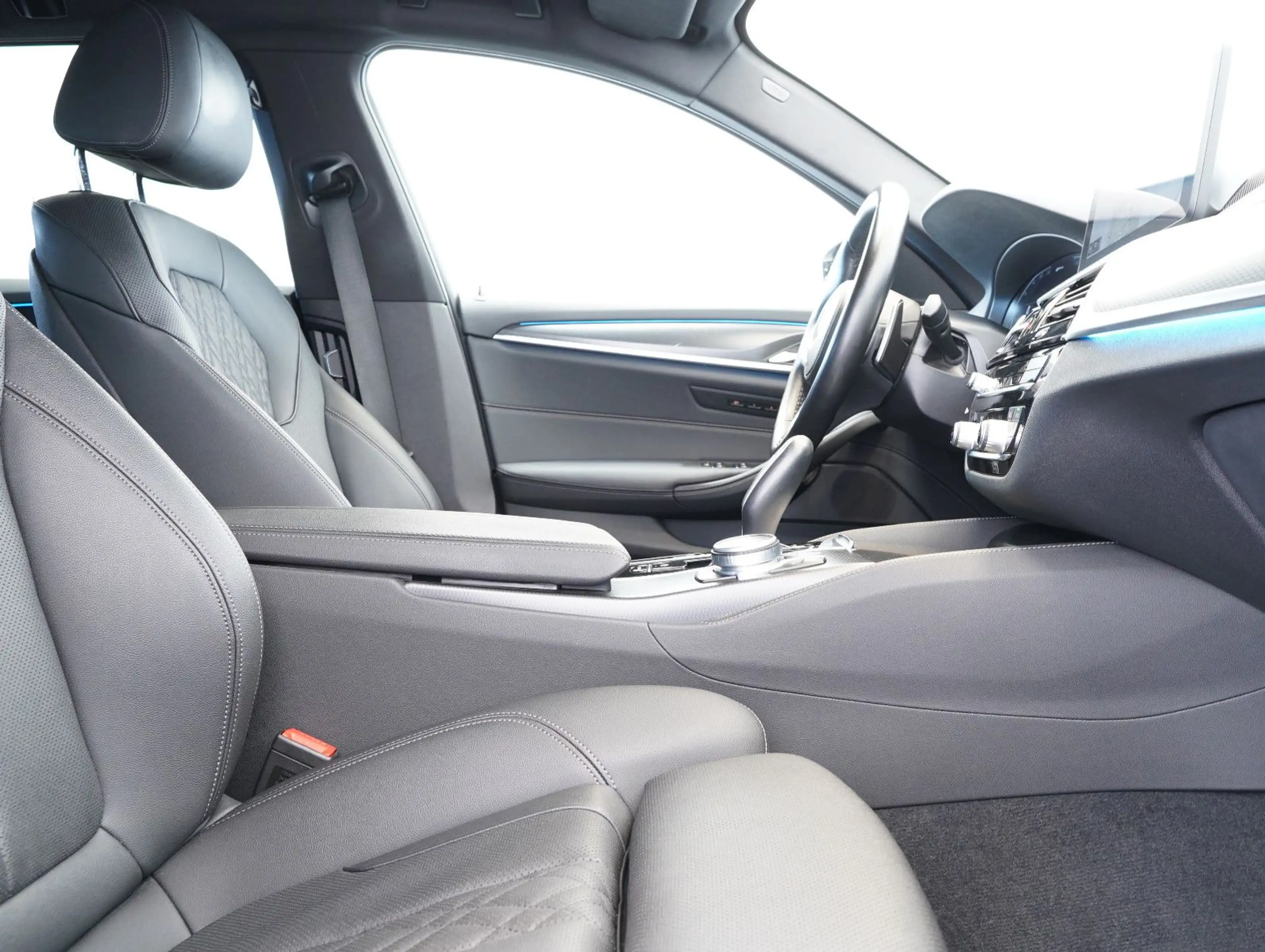 BMW 530 e Touring M Sport SHADOW/LASER/HEAD-UP — photo 14
