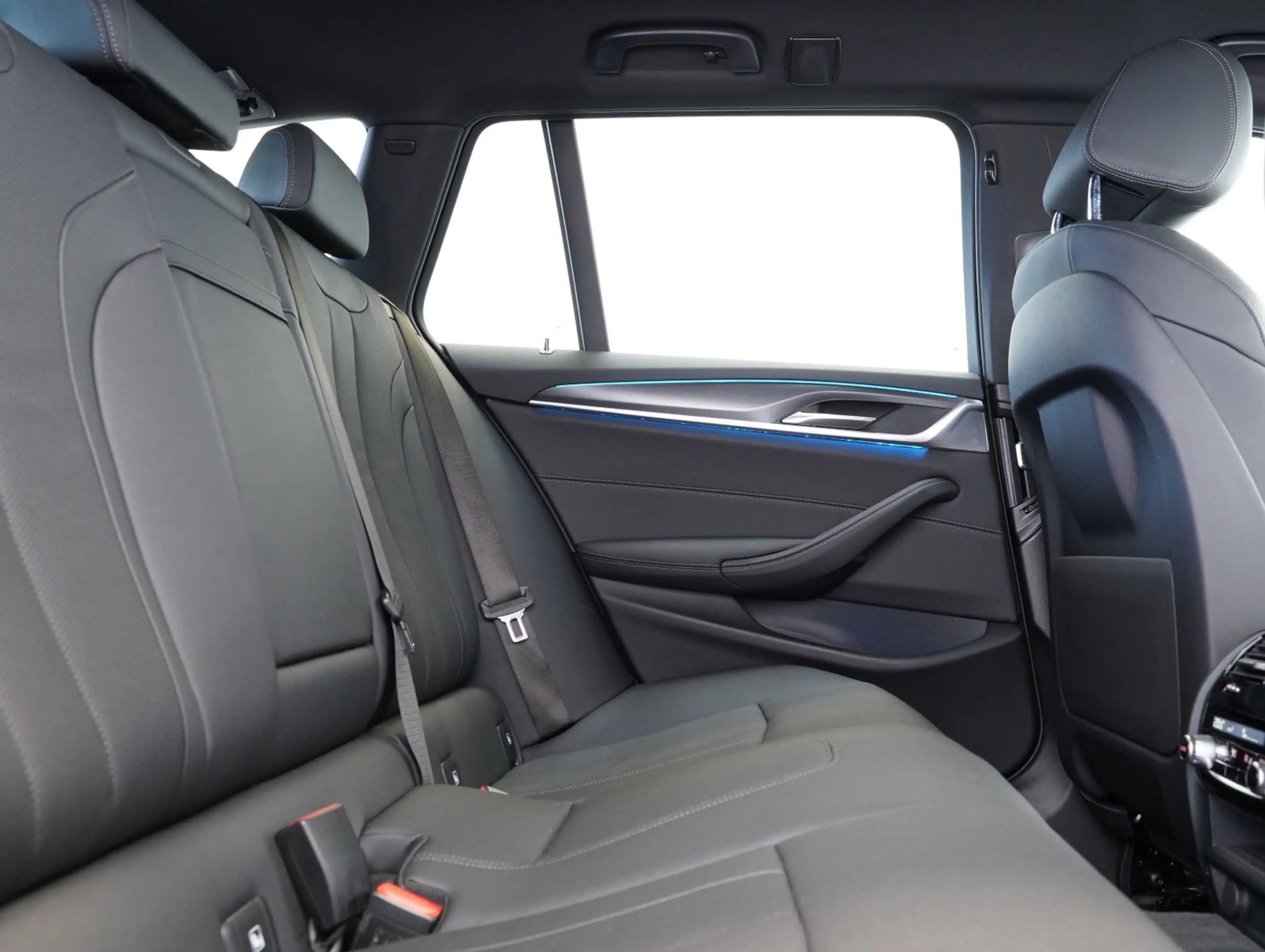 BMW 530 e Touring M Sport SHADOW/LASER/HEAD-UP — photo 15