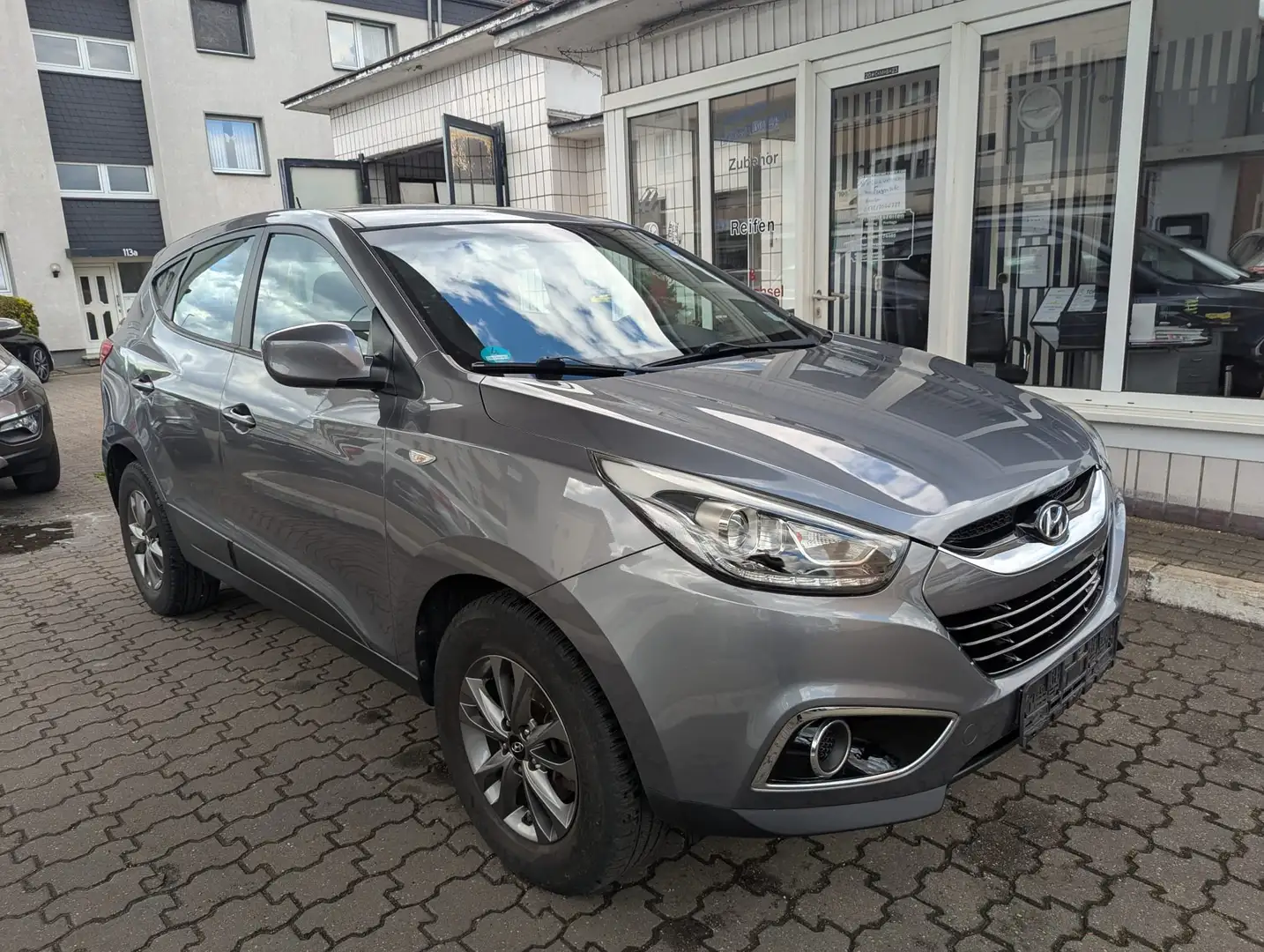 Hyundai iX35 1.6 2WD Classic  Gepflegter Zustand Grau - 1