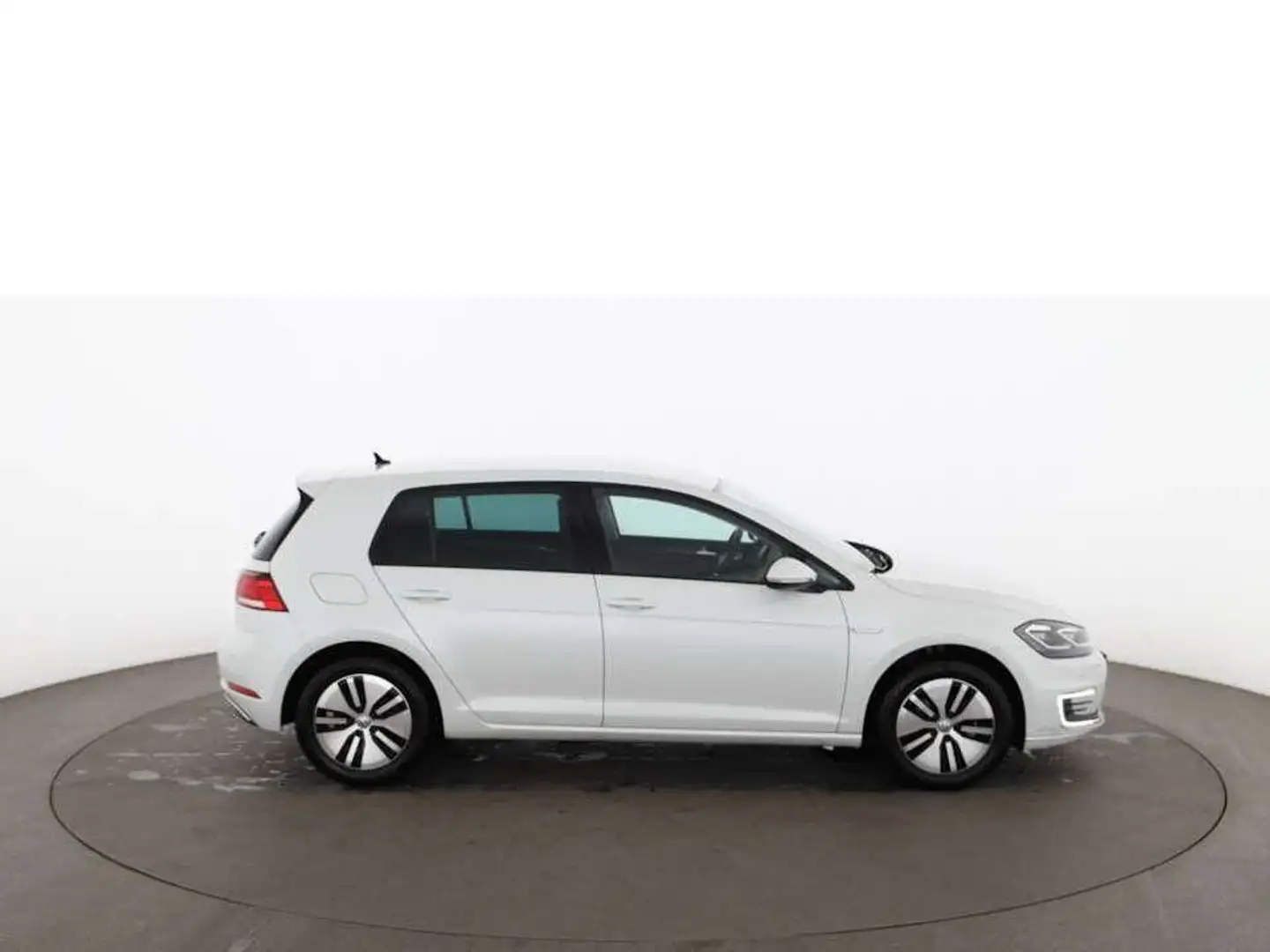 Volkswagen Golf e- VII 36kWh Aut LED RADAR SITZHZG TEMP Bílá - 2