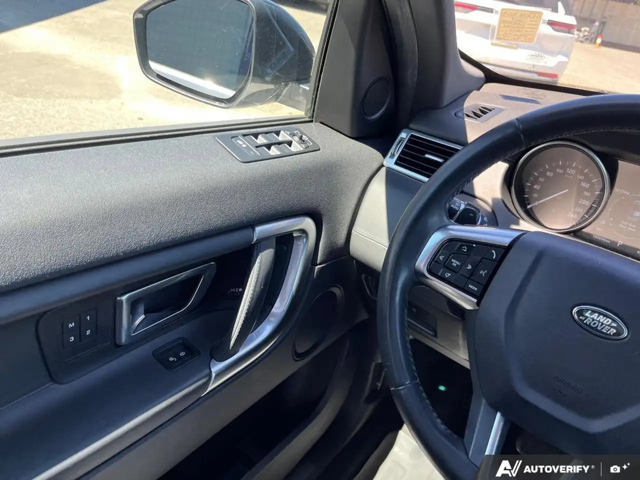 Land Rover Discovery Sport снимка Land Rover Discovery Sport
