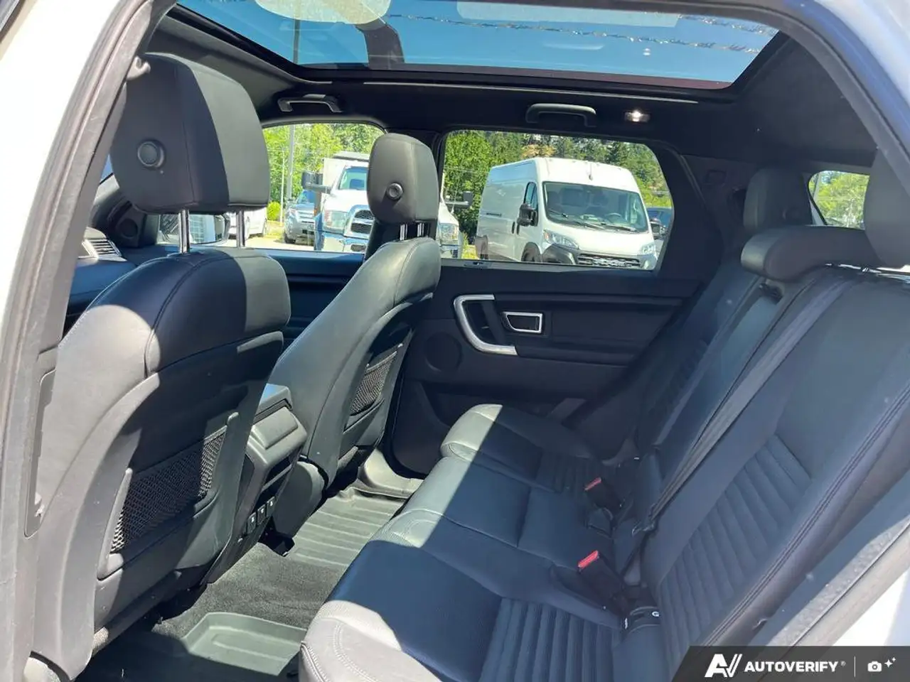 Land Rover Discovery Sport снимка Land Rover Discovery Sport