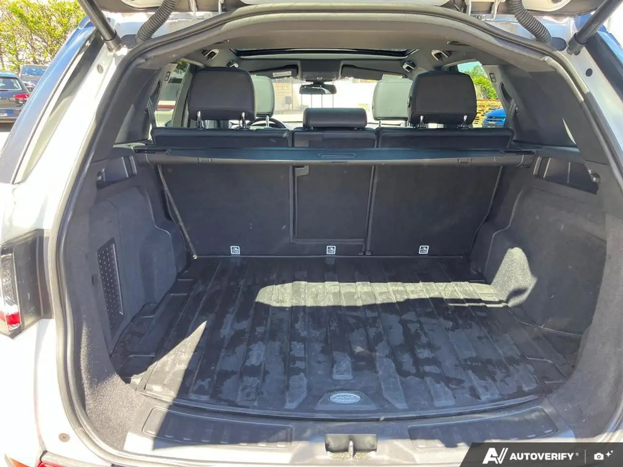 Land Rover Discovery Sport снимка Land Rover Discovery Sport