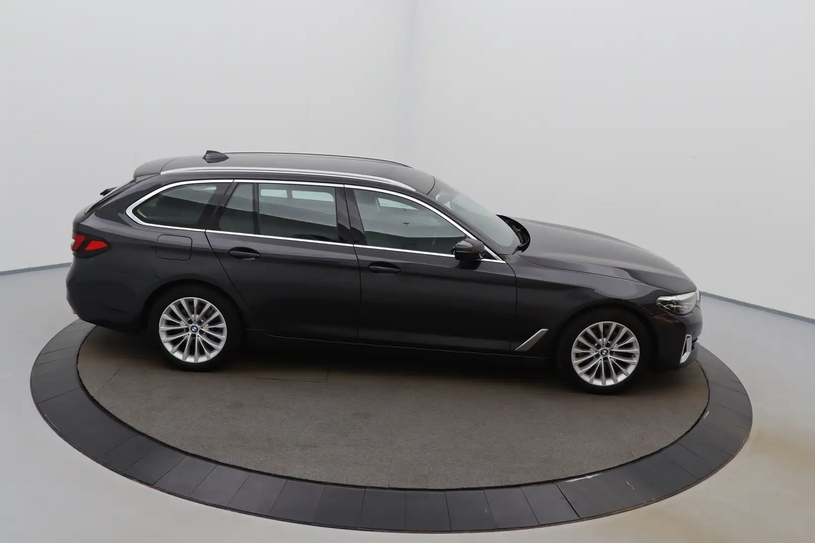 BMW 520 5 Touring 520dA MHEV Luxury Business LEDER/CUIR LE Gris - 2