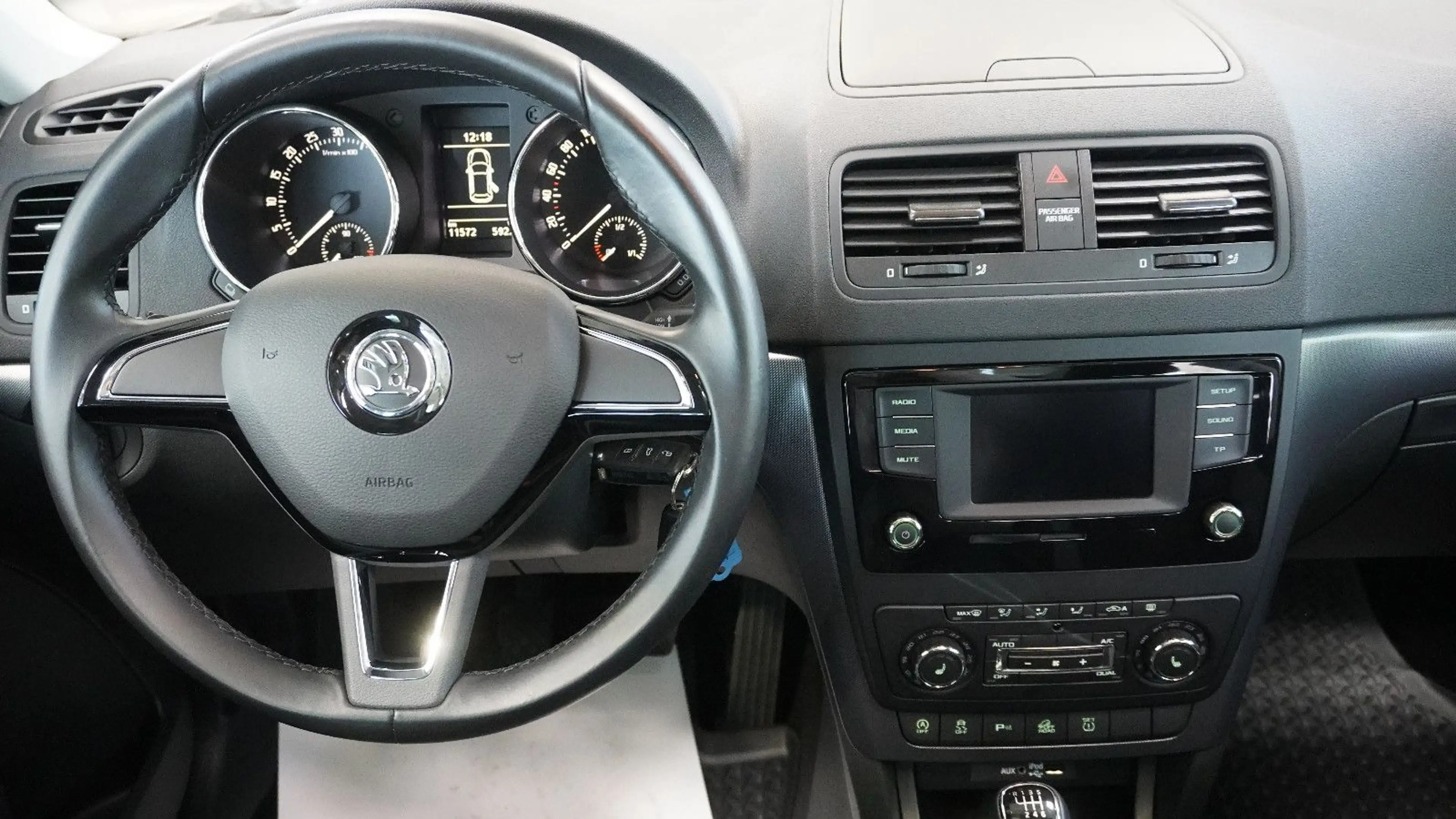 Skoda Yeti Ambition Outdoor 4x4*PANO*AHK*BI-XENON*1HD — photo 11